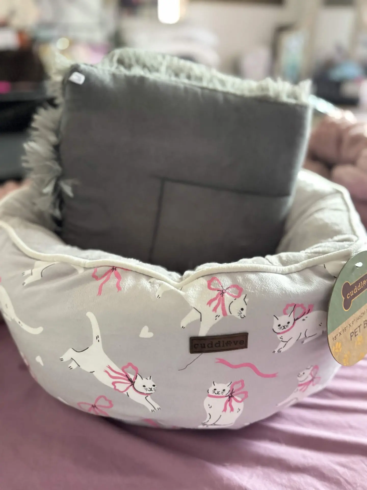Cuddlove cat-print pet bed